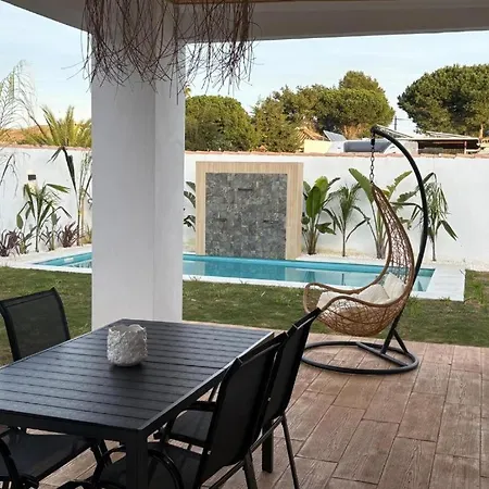 Chalet con piscina privada y cerca del mar Chiclana La Barrosa 3* Cádiz